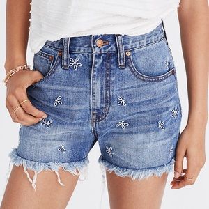 NWOT Madewell Daisy Embroidered Perfect Jean Short